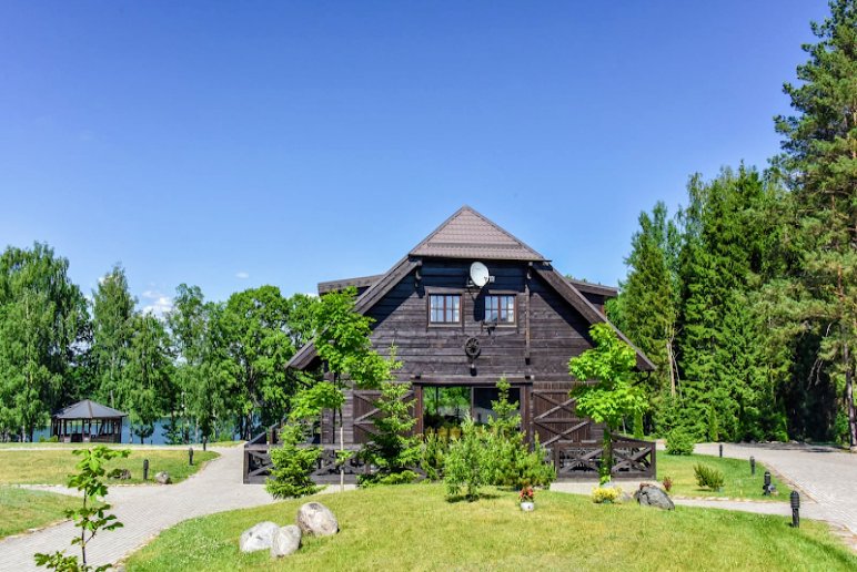 „Asvejos sodyba“ Vilniaus rajone – švenčių ir poilsio kompleksas prie ežero.